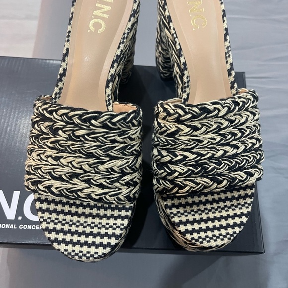 New but I throw away the box I’m moving - Picture 8 of 8